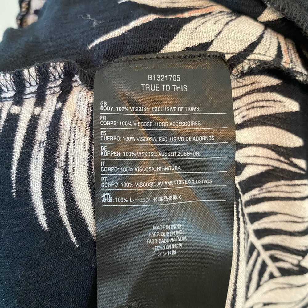 NWT VOLCOM DRESS - Picture 9 of 10